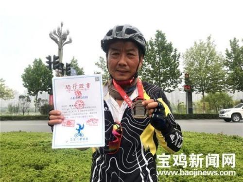 58天骑行5838公里宝鸡65岁老人梦想西藏